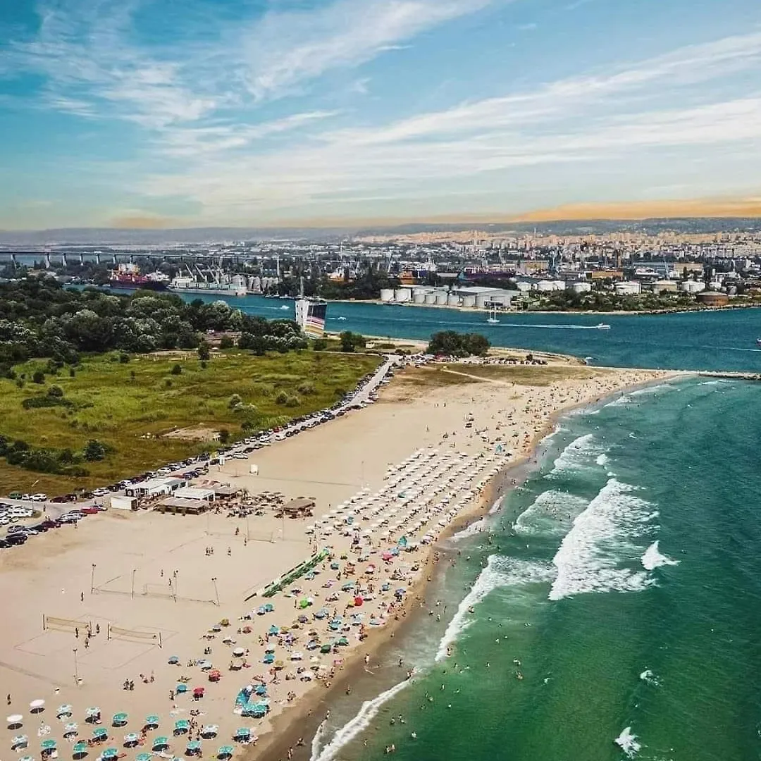 Elizi Summer House In Varna South Bay Beach 保加利亚